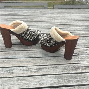 Miss Albright Black and Cream Textured Mules